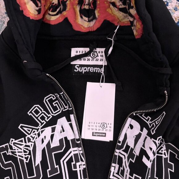 Supreme Men's Black Hoodie - Picture 2 of 3